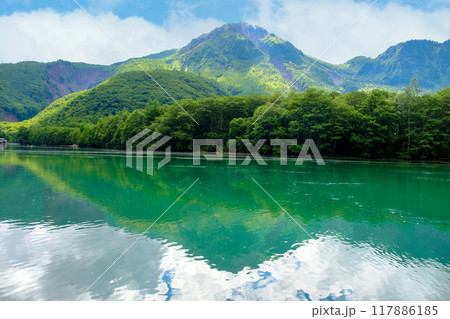 大正池と焼岳 大正池と焼岳 117886185