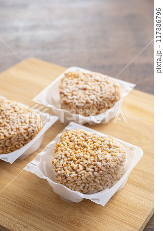 冷凍の焼きおにぎり　加熱前 117886796