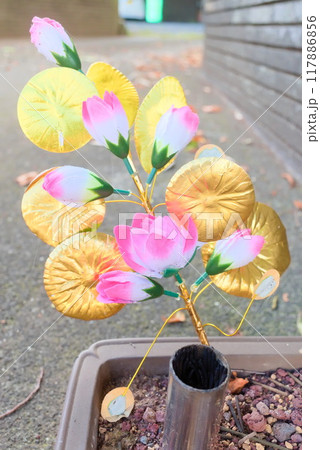 お盆を彩る伝統的な盆花 117886856