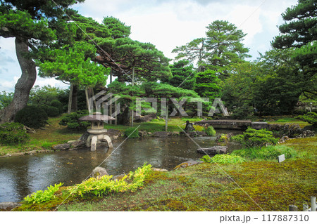 夏の兼六園 117887310