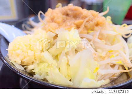 ボリューム満点!二郎系山盛りラーメン ボリューム満点!二郎系山盛りラーメン 117887356