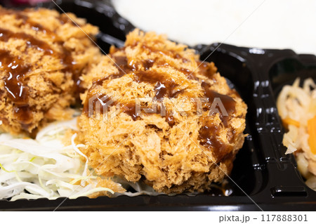 おいしいメンチカツ弁当 117888301
