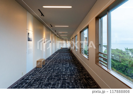 熱海　ホテルニューアカオ　ホライゾンウイングとオーシャンウイングの連絡通路 117888808