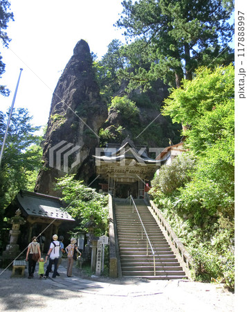 榛名神社の双龍門(保存修理前)と神門と鉾岩 榛名神社の双龍門(保存修理前)と神門と鉾岩 117888997