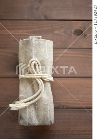 使い込まれた鑿袋 使い込まれた鑿袋 117892427