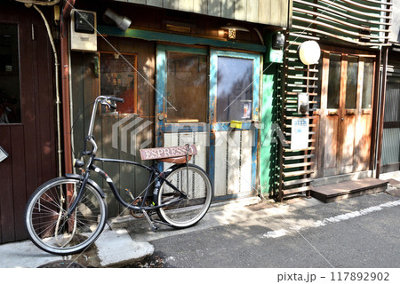 レトロな雰囲気満載の渋谷のんべい横丁 レトロな雰囲気満載の渋谷のんべい横丁 117892902