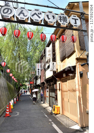 レトロな雰囲気満載の渋谷のんべい横丁 117892904