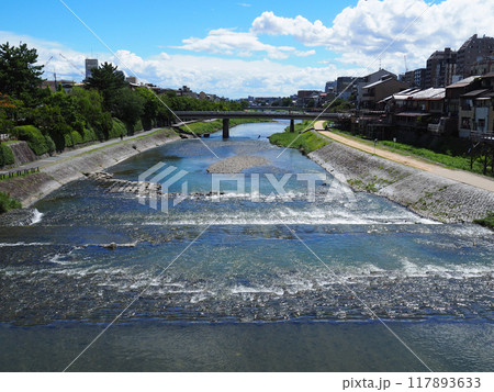 京都 鴨川 四条大橋より南方面の景色 京都 鴨川 四条大橋より南方面の景色 117893633