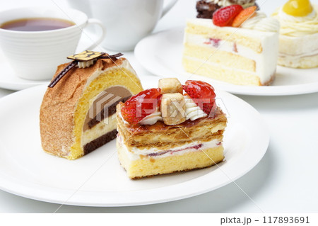 ショートケーキイチゴ　モンブラン 117893691