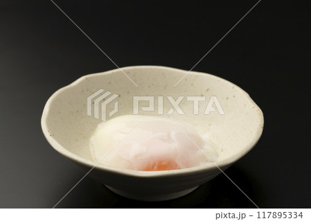 温泉卵 白だしをかける 117895334