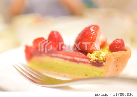 イチゴとピスタチオのタルト イチゴとピスタチオのタルト 117896830