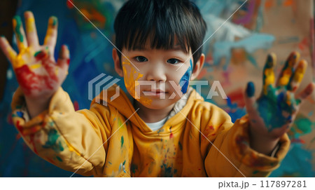 絵の具で汚れた手子供男性四Generative AI 117897281