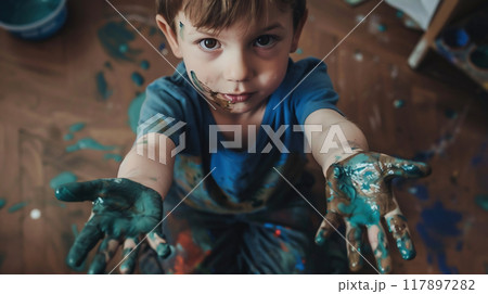 絵の具で汚れた手子供男五Generative AI 117897282