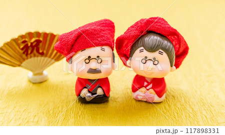 還暦　還暦祝いのイメージ素材 117898331