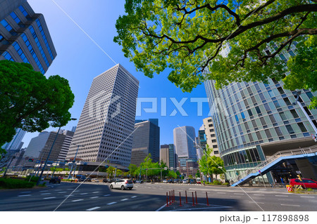 【大阪府】5月・梅田新道歩道橋から大阪の街並みを望む 【大阪府】5月・梅田新道歩道橋から大阪の街並みを望む 117898898