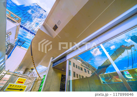 日本の東京都市景観 西口地下歩道がお目見え…サクラステージ へ地下から行けるように…=8月1日 日本の東京都市景観 西口地下歩道がお目見え…サクラステージ へ地下から行けるように…=8月1日 117899846