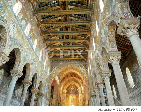 モンレアーレ大聖堂の内観　（イタリア、パレルモ） 117899957