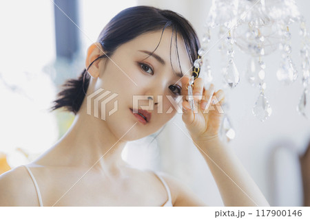 若い女性のビューティーイメージ 117900146
