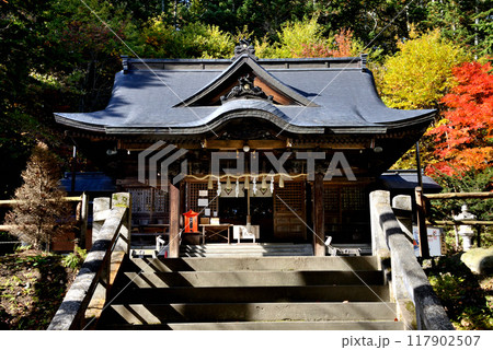 沙流郡平取町 義経神社の拝殿（正面より） 117902507