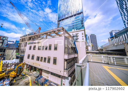 日本の東京都市景観 渋谷駅西口の階段と通路閉鎖に。（西口地下歩道がお目見え…）…＝8月1日 117902602