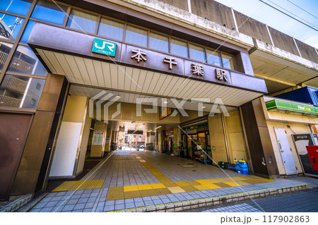 日本の千葉都市景観 千葉市中央区長洲の本千葉駅などを望む＝令和6年8月12日 117902863