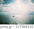江の島から臨む海 117904316