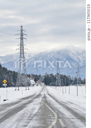 冬の道路イメージ 117905019