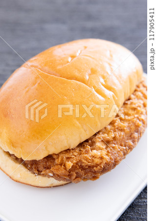 美味しいコロッケパン 117905411