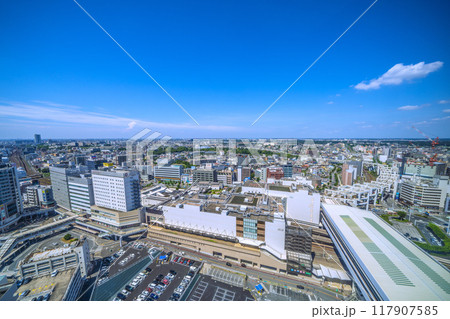 日本の千葉都市景観 8月。千葉駅などを望む 117907585