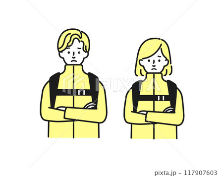 リュックを背負い腕組みをする男女のイラスト リュックを背負い腕組みをする男女のイラスト 117907603