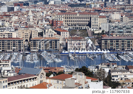 Aerial view of the Vieux Port and the city hall of Marseille 117907838
