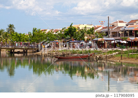 The Thu Bon River in Hoi An 117908095