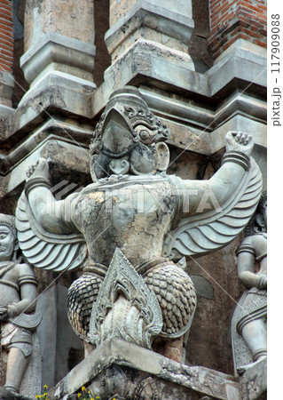 Statue of Garuda at Wat Ratcha Burana in Ayuthaya 117909088