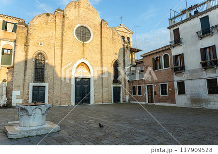 Beaufitul streets and alleys in Venice, Italy 117909528