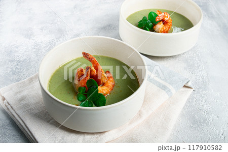 pea cream soup, with shrimp, green soup, homemade, top view, no people, pea cream soup, with shrimp, green soup, homemade, top view, no people, 117910582