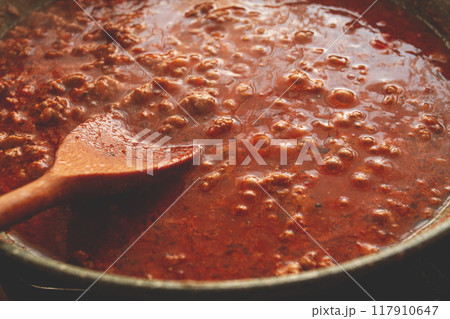 cooking, bolognese sauce, in a frying pan, stirring with a wooden spoon, tomato meat sauce, homemade, no people, cooking, bolognese sauce, in a frying pan, stirring with a wooden spoon, tomato meat sauce, homemade, no people, 117910647
