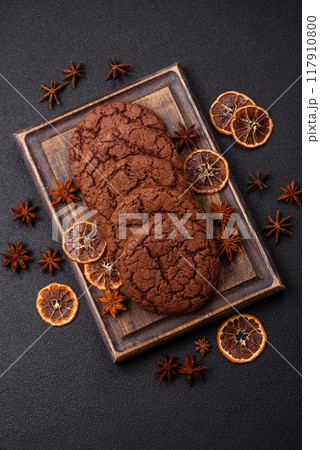 Delicious crispy round oatmeal cookies with chocolate 117910800