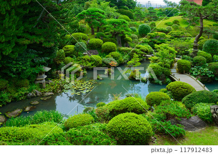 本間家・別邸　清遠閣より庭園を望む　本間美術館 117912483
