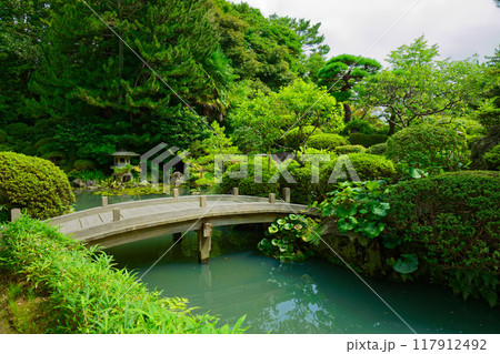 庭園・鶴舞園 太鼓橋 豪商・本間家の別邸と庭園が美術館に 庭園・鶴舞園 太鼓橋 豪商・本間家の別邸と庭園が美術館に 117912492