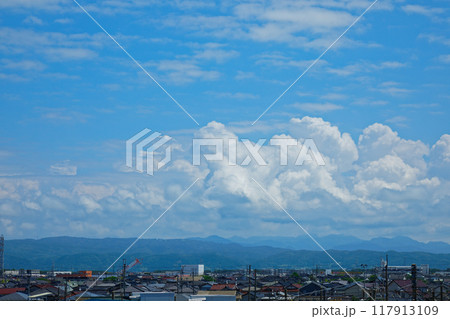 酒田駅前交流拠点施設ミライニより鳥海山方面の青空を望む 117913109