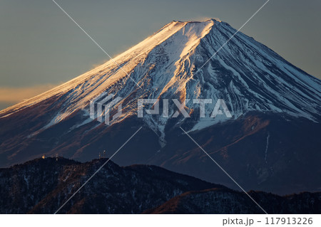 南大菩薩・大蔵高丸から見る朝の富士山 南大菩薩・大蔵高丸から見る朝の富士山 117913226