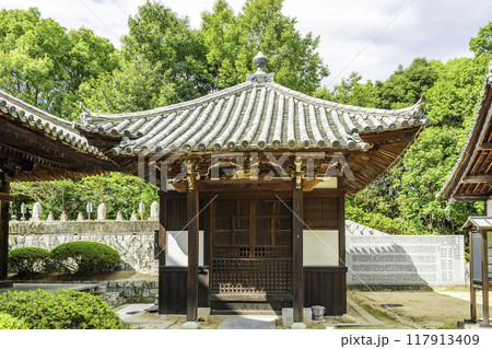 四国八十八箇所52番　太山寺　護摩堂　愛媛県松山市 117913409
