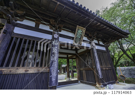 四国八十八箇所52番　太山寺　仁王門　愛媛県松山市 117914063