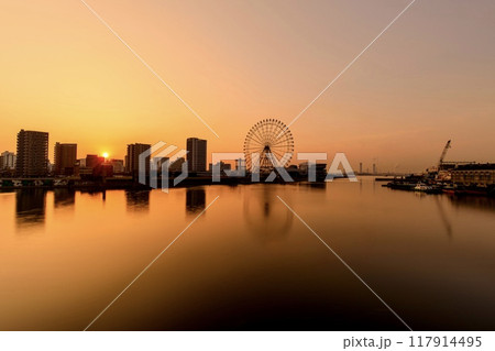 名古屋市、朝焼けの名古屋港ガーデンふ頭 名古屋市、朝焼けの名古屋港ガーデンふ頭 117914495