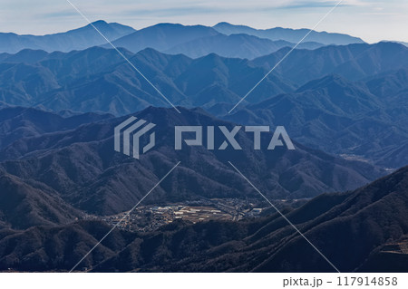 滝子山から見るリニア実験線と九鬼山・丹沢の山並み 滝子山から見るリニア実験線と九鬼山・丹沢の山並み 117914858