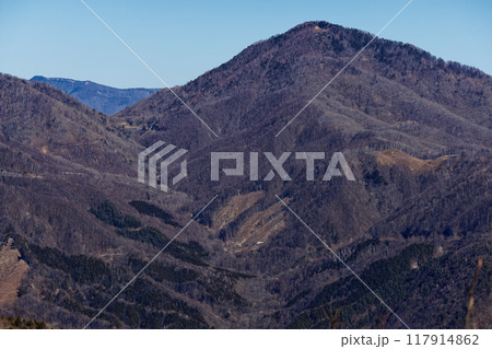 南大菩薩・滝子山から見る雁ヶ腹摺山と雲取山 117914862