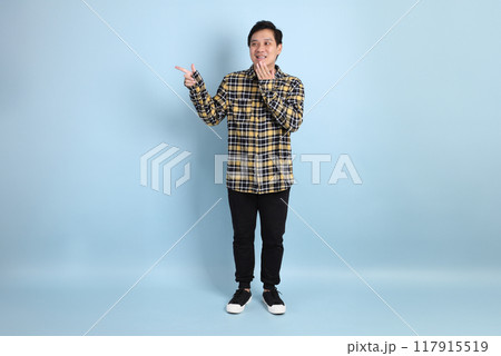 35s Asian man 117915519