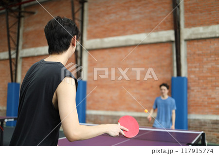 30s Asian man 117915774