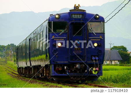 豊肥本線を走る観光列車「かわせみ やませみ」 豊肥本線を走る観光列車「かわせみ やませみ」 117918410