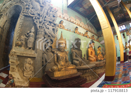 Buddha statue in a tunnel-like balcony with a length of almost 100 meters on each side at Wat Shitetaung Praya. Located at Mrauk-U city in Myanmar. 117918813